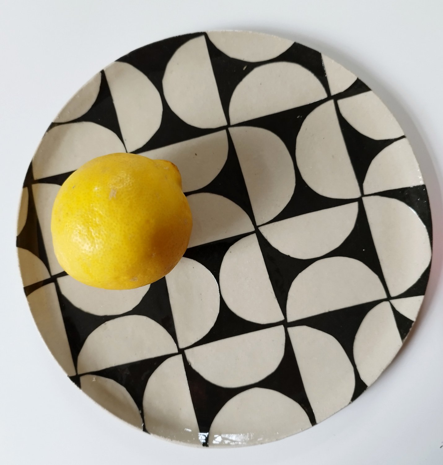 Keramikteller grafisch 